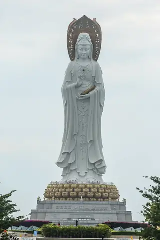 Giải Mã Giấc Mơ Thấy Tượng Thần Thánh: Ý Nghĩa Và Điềm Báo Của Các Loại Tượng Phật, Thần Linh